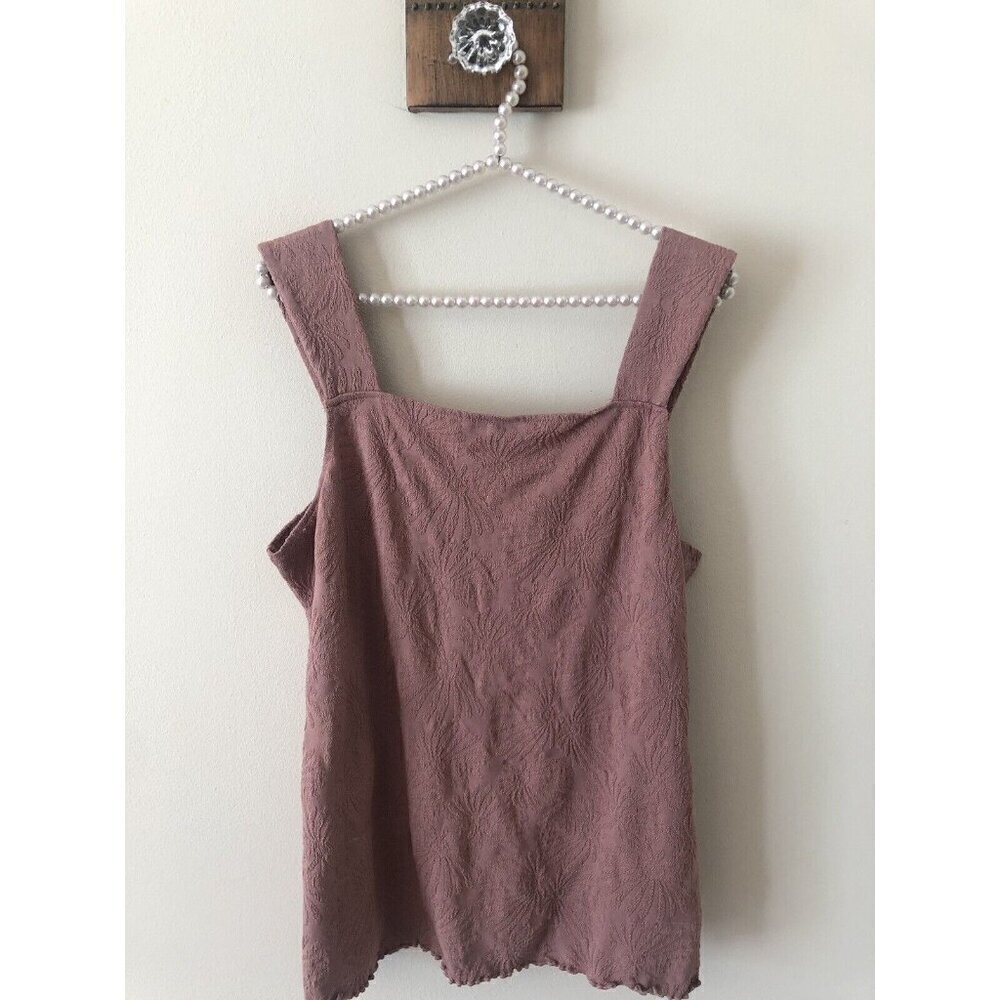 NWT Maurices Womens Size XXL Sleeveless Top Tone On Tone Floral Stretch